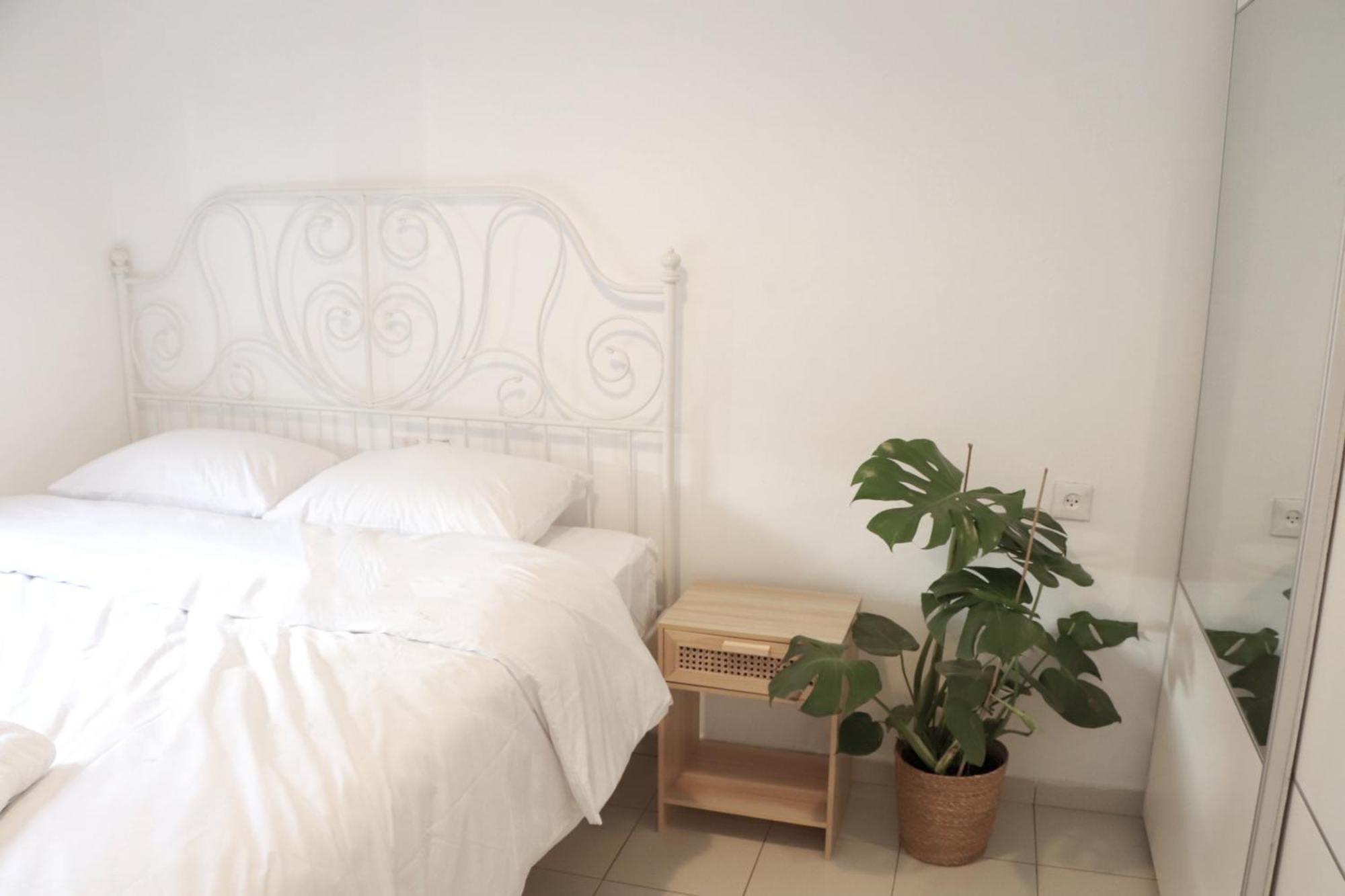 Beautiful 1 Bedroom Next To Hacarmel Market And The Royal Apartment