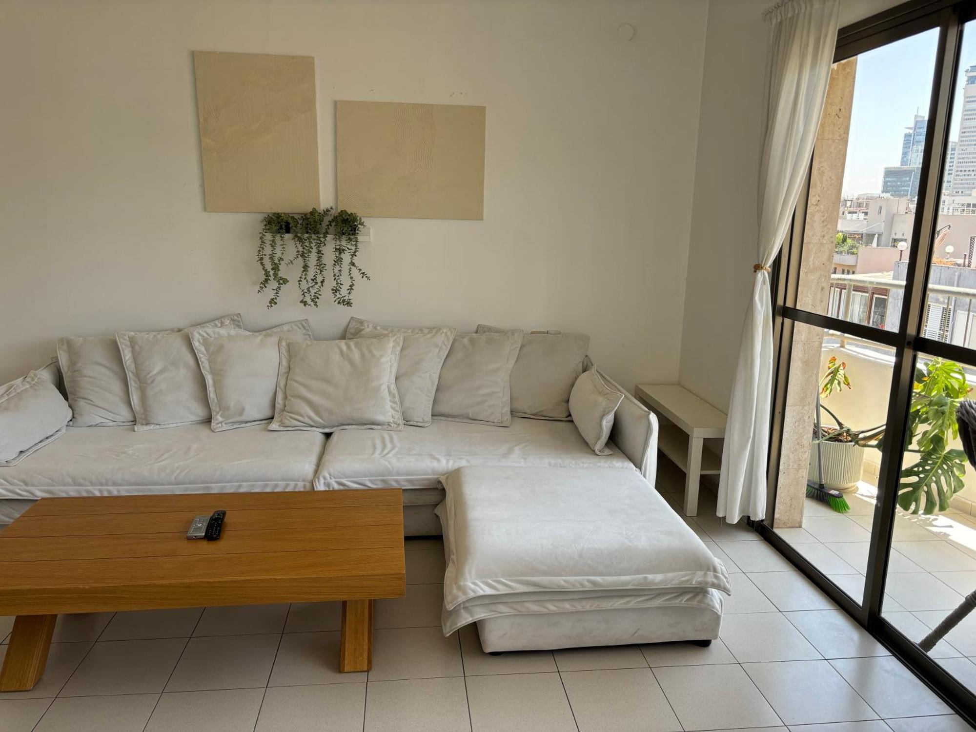 Beautiful 1 Bedroom Next To Hacarmel Market And The Royal